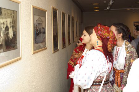 Фотовыставка В. Царалунга-Морара - Диалог Культур. Правительство ЛР