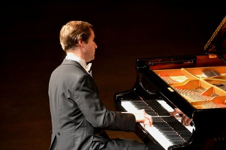 Концерт заслуженого артиста России Николая Луганского (фотрепиано) в Литовской национальной филармонии.