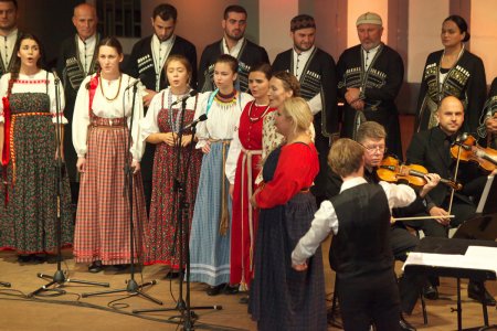 „Liaudies romansų ir dainų auksinis fondas”– nuotaikingas „Kalėdinio festivalio“ koncertas