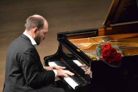 Пианист Андрей Коробейников  в Литовской национальной филармонии.