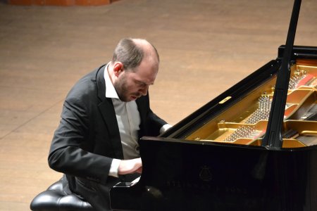 Pianistas Andrej Korobeinikov - vienas ryškiausių muzikantų, neeilinė, stebinanti savo pasiekimais asmenybė.