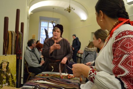 ЯРМАРКА НАРОДНЫХ ПРОМЫСЛОВ | IX ДЕТСКАЯ ФОЛЬКЛОРНАЯ АССАМБЛЕЯ: ТВОРЧЕСКИЕ МАСТЕРСКИЕ «Народные мастера – детям»
