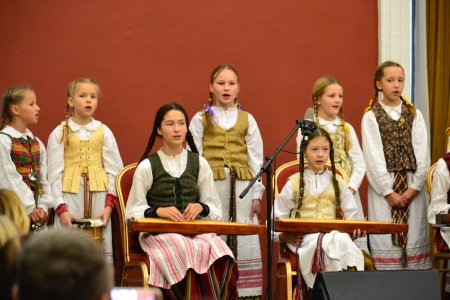 TRADICIJŲ PAVELDĖTOJAI. VIII respublikinio vaikų ir jaunimo konkurso laureatų koncertas