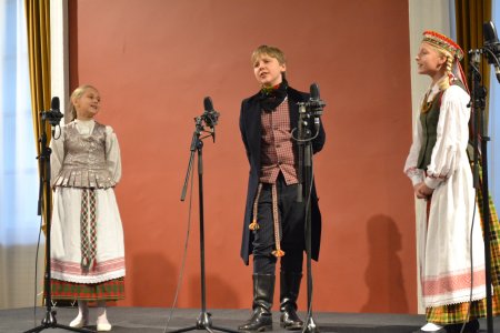Respublikinio vaikų ir jaunimo liaudies kūrybos atlikėjų konkurso LAUREATŲ KONCERTAS. XII VAIKŲ IR JAUNIMO FOLKLORO ASAMBLĖJA 
