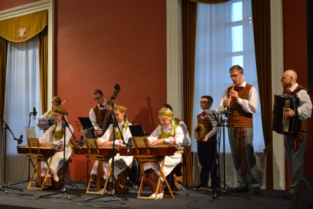 Respublikinio vaikų ir jaunimo liaudies kūrybos atlikėjų konkurso LAUREATŲ KONCERTAS. XII VAIKŲ IR JAUNIMO FOLKLORO ASAMBLĖJA 