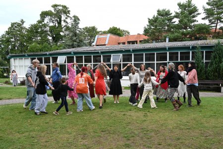KAI TRADICIJA TAMPA GYVA: ETNINĖS KULTŪROS MOKYKLOS „TRADICIJA“ 25-OJO JUBILIEJAUS ŠVIESA PALANGOJE