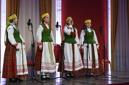 VILNIUJE NUAIDĖJO XV TARPTAUTINĖ VAIKŲ IR JAUNIMO FOLKLORO ASAMBLĖJA – ŠVENTĖ, SUVIENIJUSI TRADICIJAS IR KŪRYBIŠKUMĄ