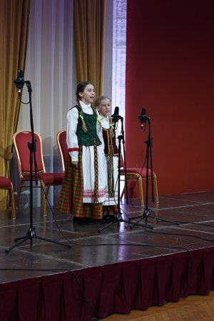 VILNIUJE NUAIDĖJO XV TARPTAUTINĖ VAIKŲ IR JAUNIMO FOLKLORO ASAMBLĖJA – ŠVENTĖ, SUVIENIJUSI TRADICIJAS IR KŪRYBIŠKUMĄ