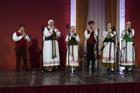 VILNIUJE NUAIDĖJO XV TARPTAUTINĖ VAIKŲ IR JAUNIMO FOLKLORO ASAMBLĖJA – ŠVENTĖ, SUVIENIJUSI TRADICIJAS IR KŪRYBIŠKUMĄ