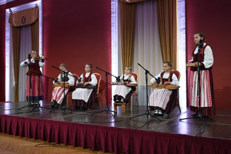 VILNIUJE NUAIDĖJO XV TARPTAUTINĖ VAIKŲ IR JAUNIMO FOLKLORO ASAMBLĖJA – ŠVENTĖ, SUVIENIJUSI TRADICIJAS IR KŪRYBIŠKUMĄ