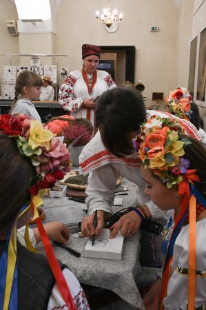 VILNIUJE NUAIDĖJO XV TARPTAUTINĖ VAIKŲ IR JAUNIMO FOLKLORO ASAMBLĖJA – ŠVENTĖ, SUVIENIJUSI TRADICIJAS IR KŪRYBIŠKUMĄ