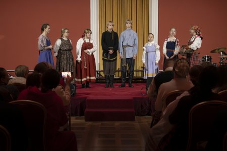 Ansamblis "Arinuška" Vilniaus B.Jonušo muzikos mokyklos koncerte Vilniaus Rotušėje